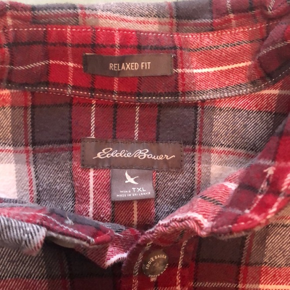 Eddie Bauer Relaxed Fit button down - Picture 2 of 8